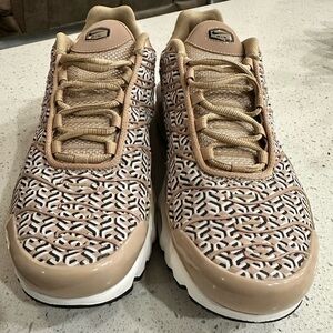 Nike Air Max Plus ‘United in Victory’